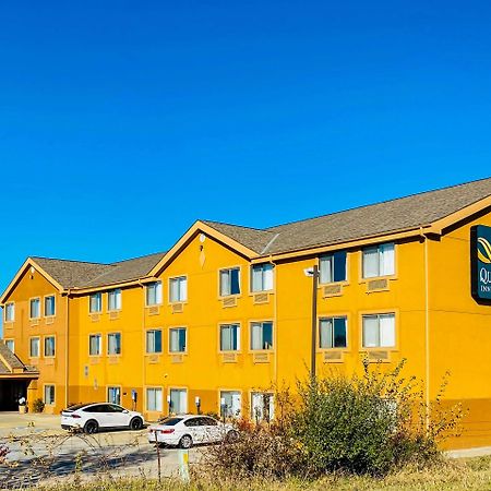 Quality Inn & Suites Bethany Buitenkant foto
