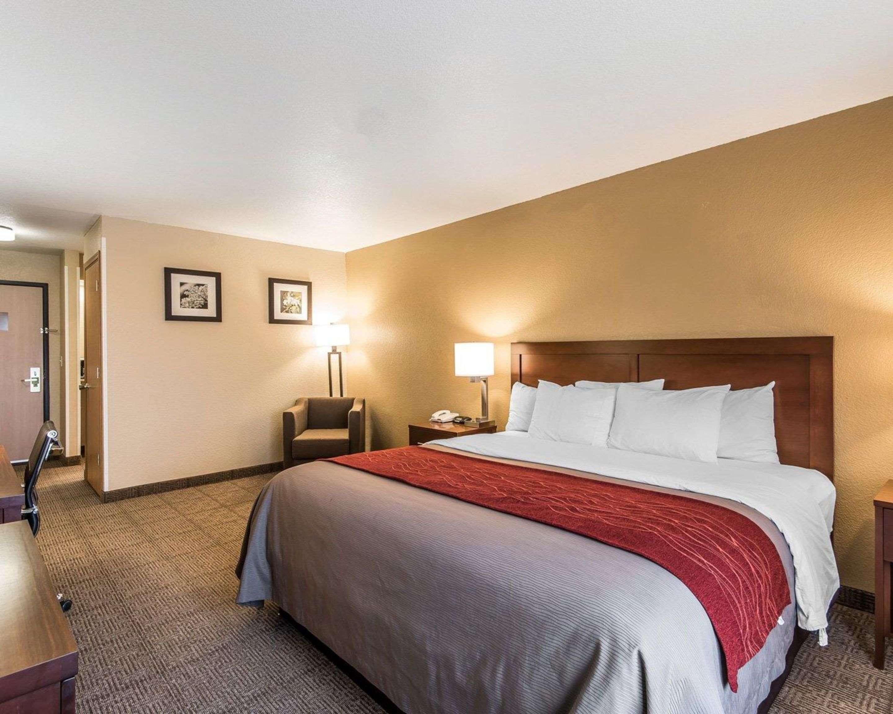 Quality Inn & Suites Bethany Buitenkant foto