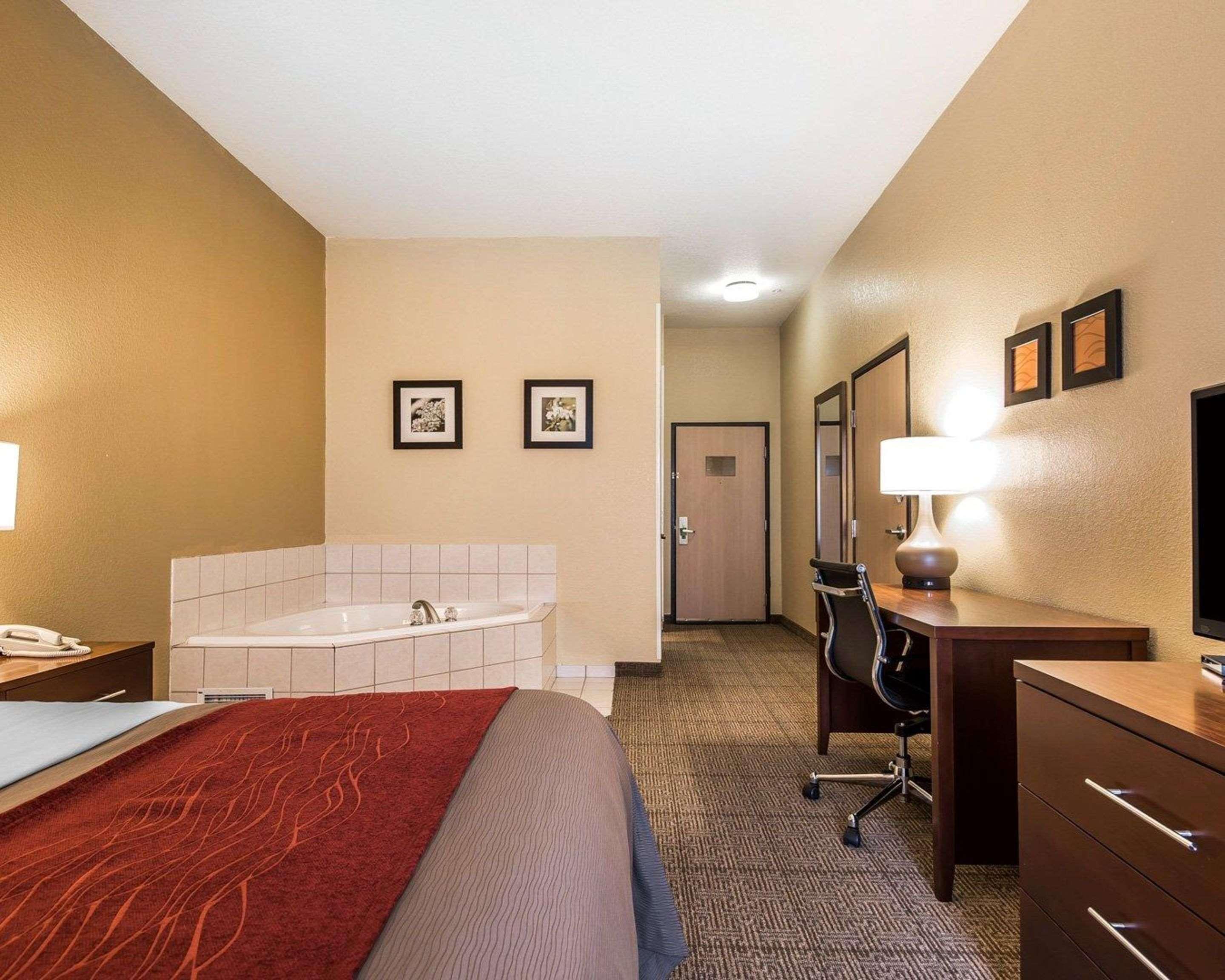 Quality Inn & Suites Bethany Buitenkant foto