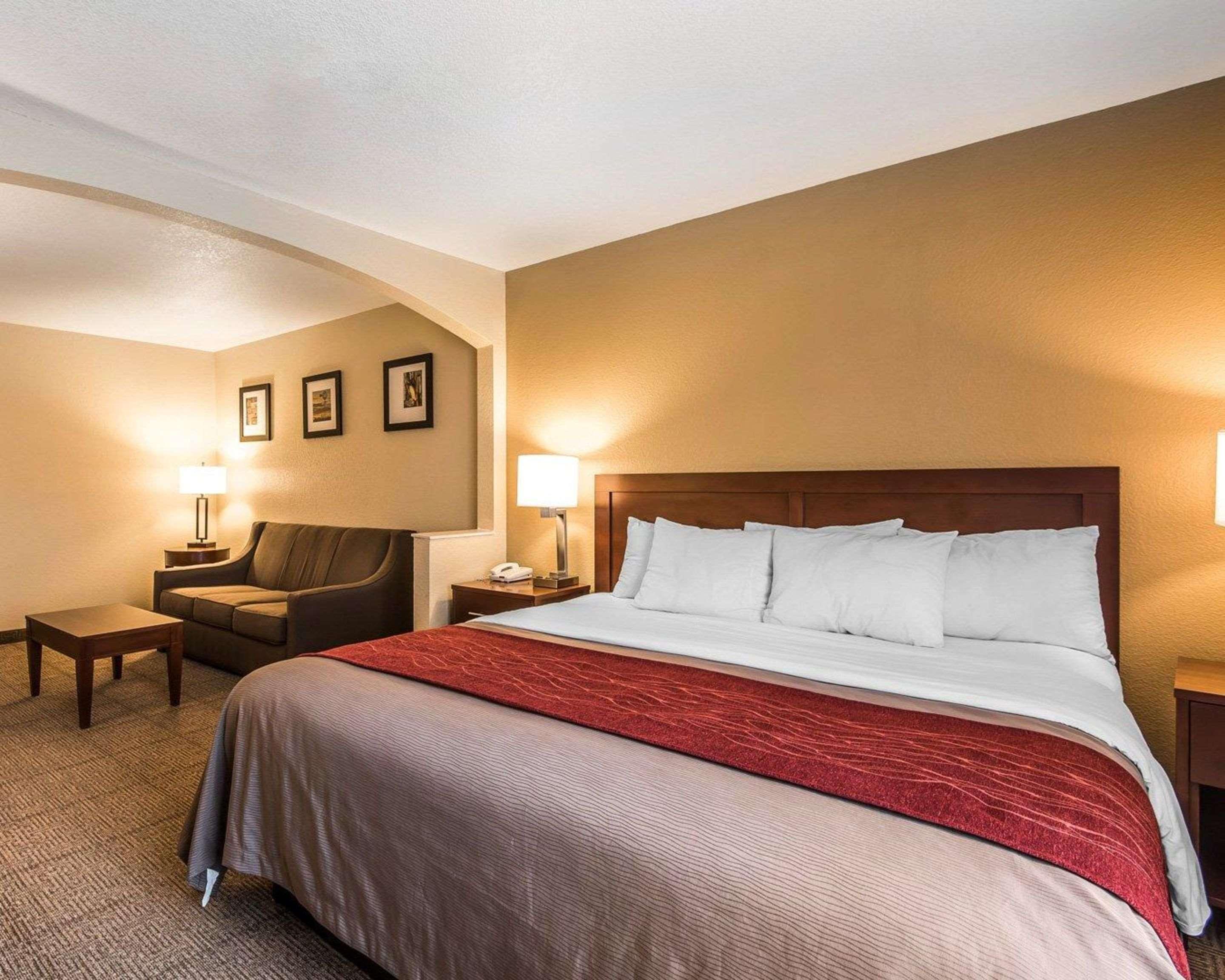 Quality Inn & Suites Bethany Buitenkant foto