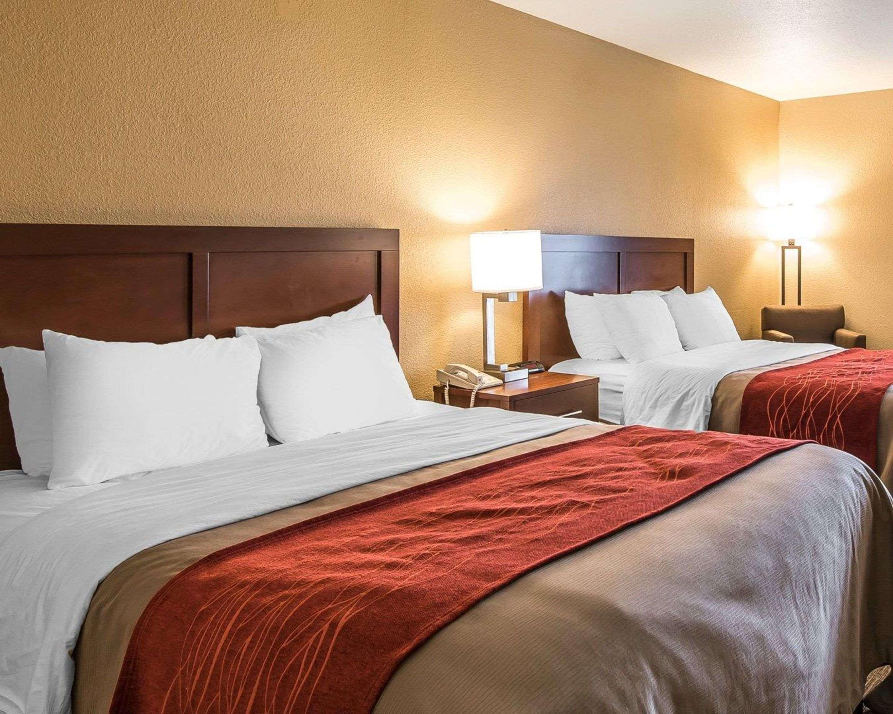 Quality Inn & Suites Bethany Buitenkant foto