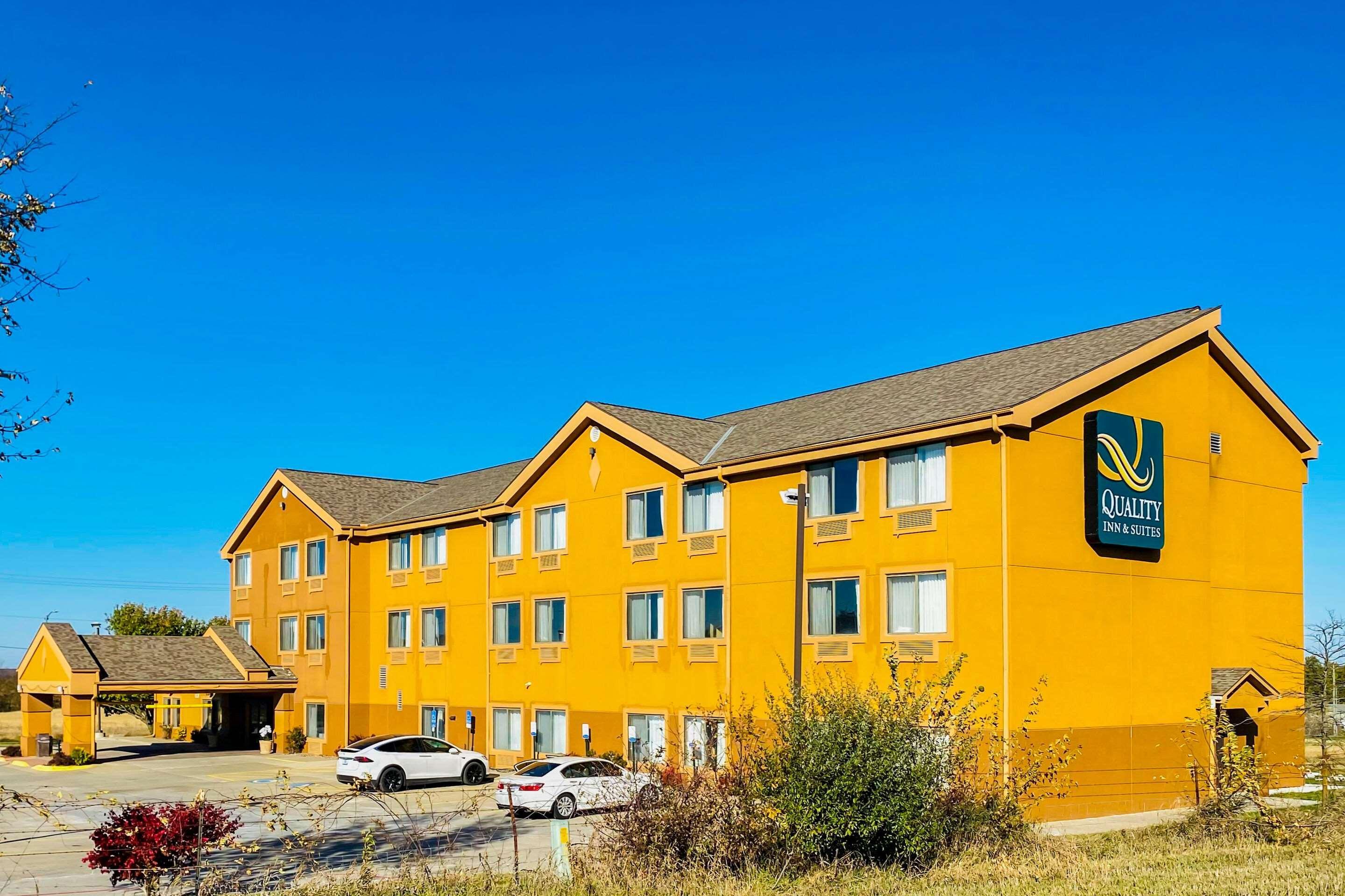 Quality Inn & Suites Bethany Buitenkant foto