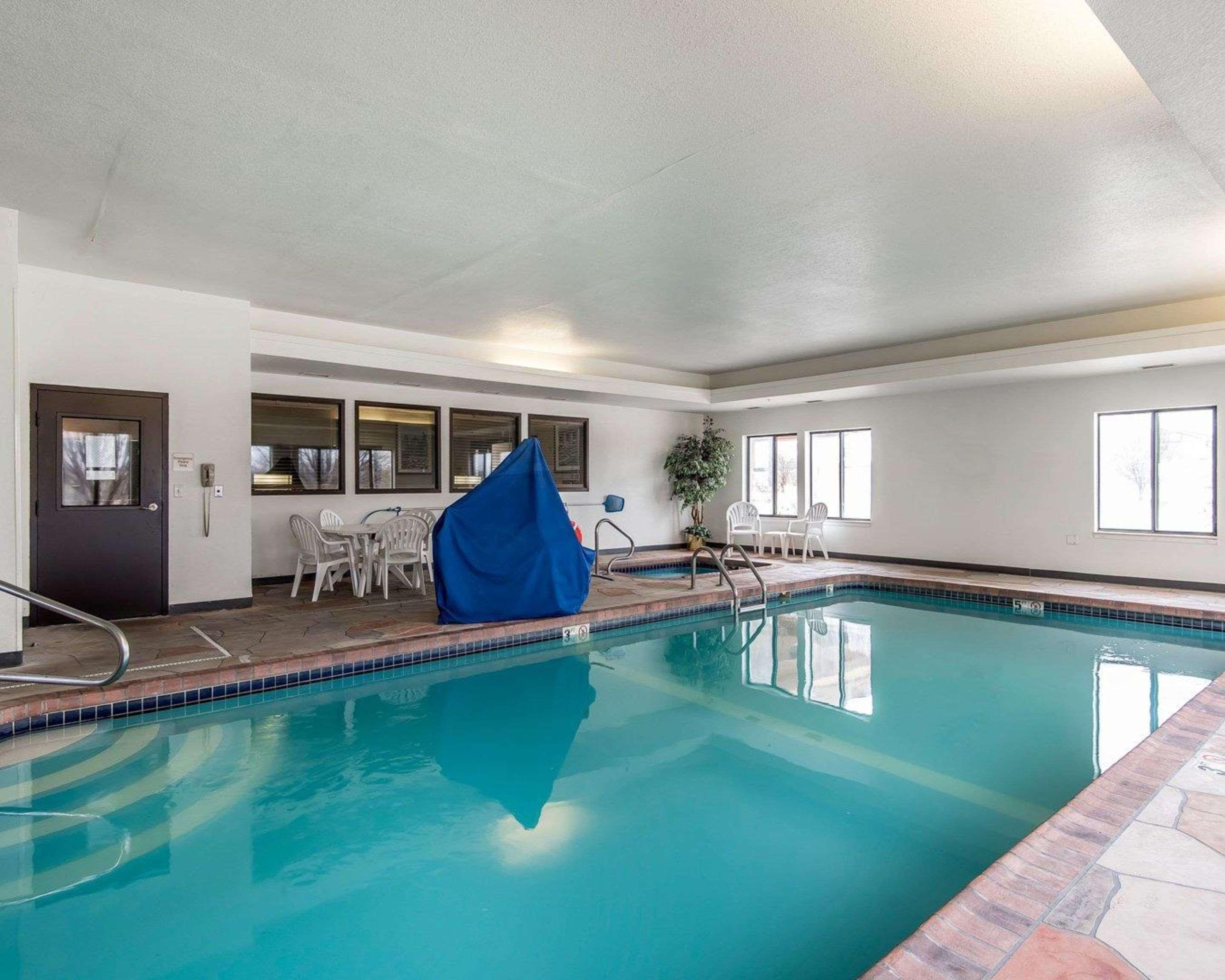 Quality Inn & Suites Bethany Buitenkant foto