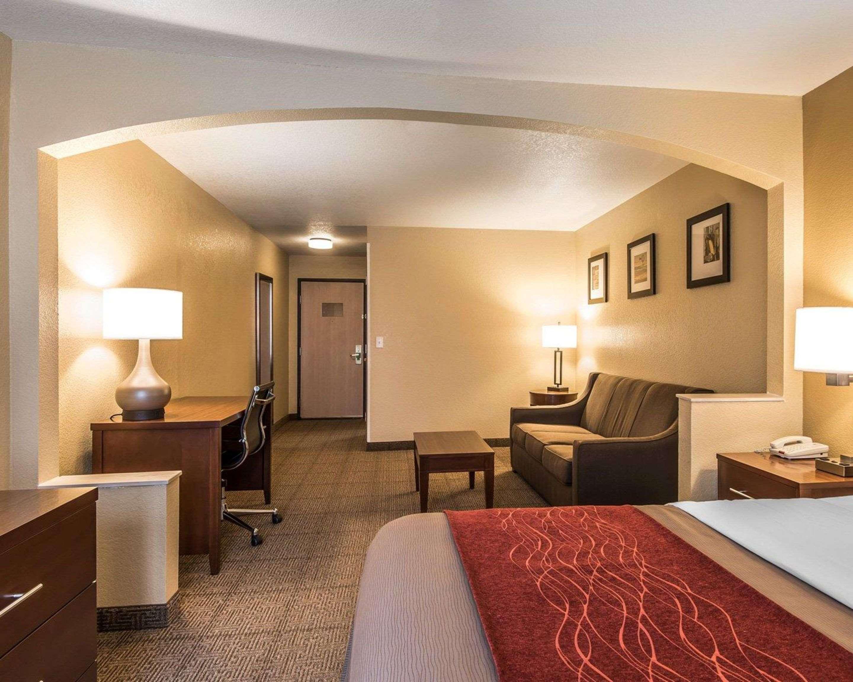 Quality Inn & Suites Bethany Buitenkant foto
