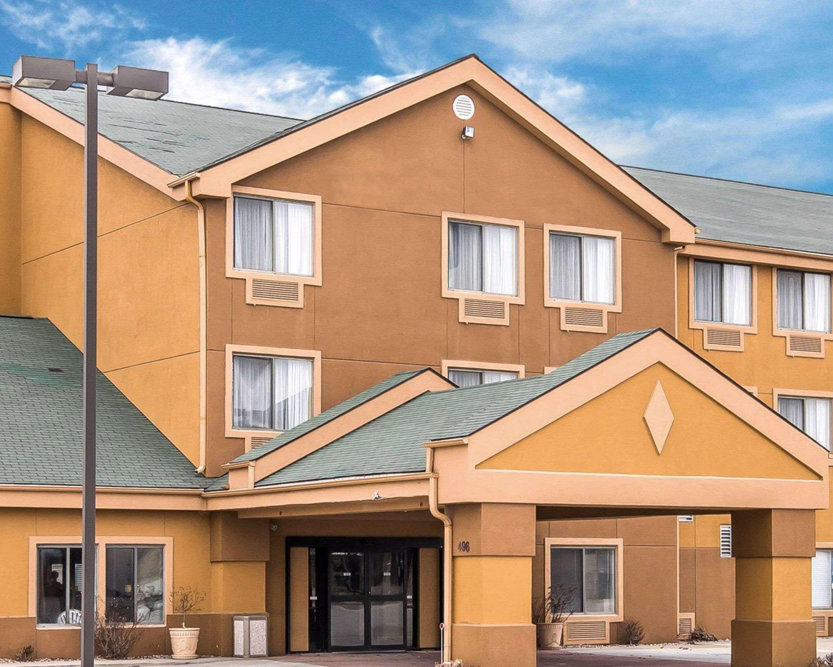 Quality Inn & Suites Bethany Buitenkant foto