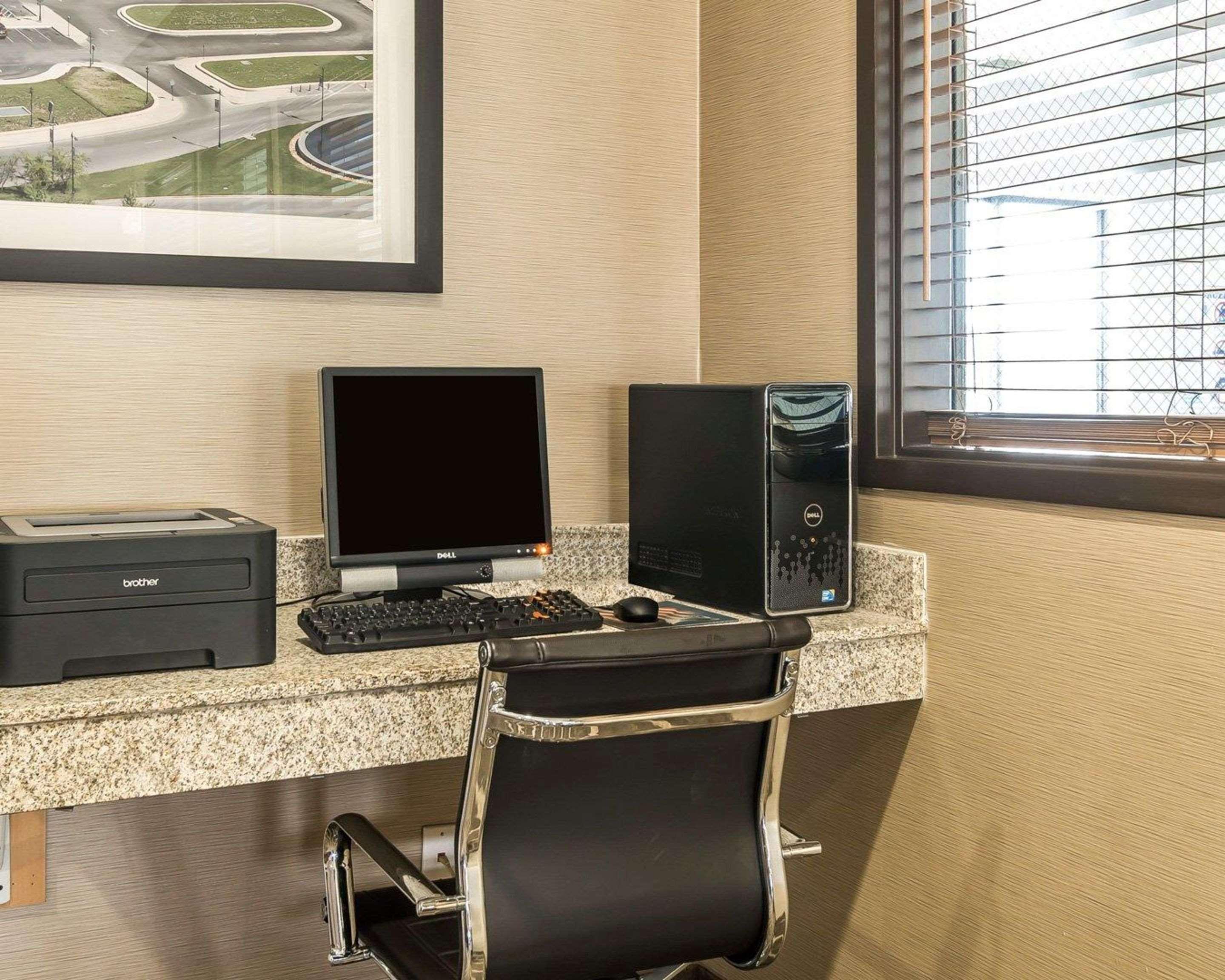 Quality Inn & Suites Bethany Buitenkant foto