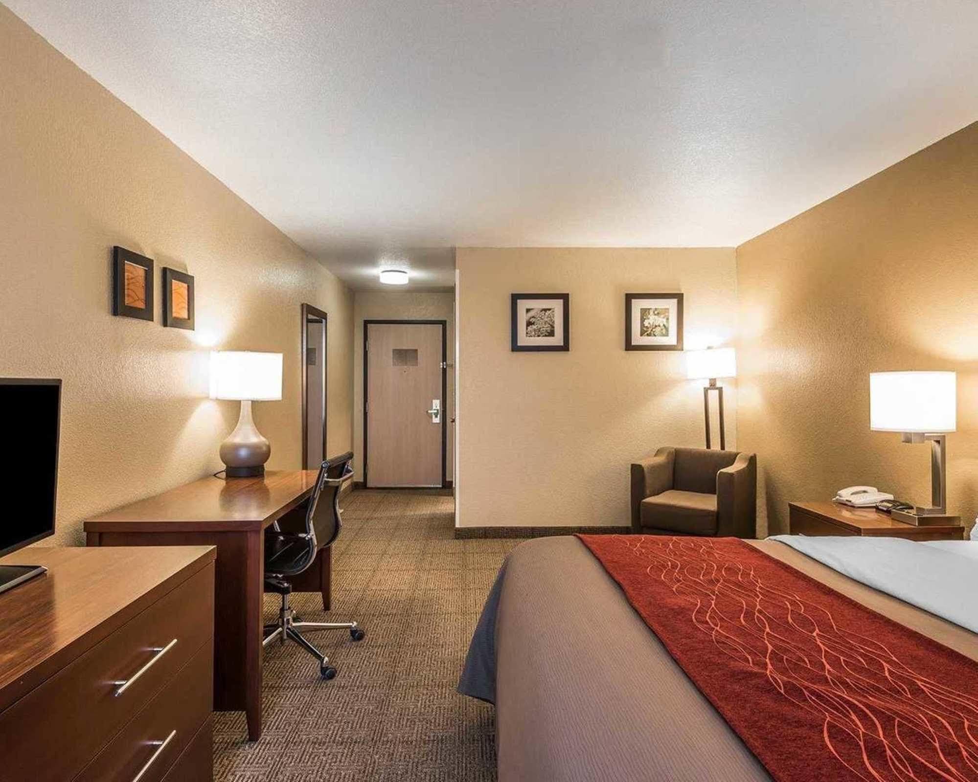 Quality Inn & Suites Bethany Buitenkant foto