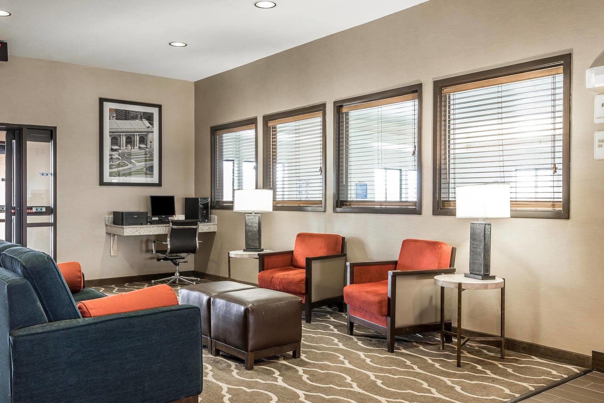 Quality Inn & Suites Bethany Buitenkant foto
