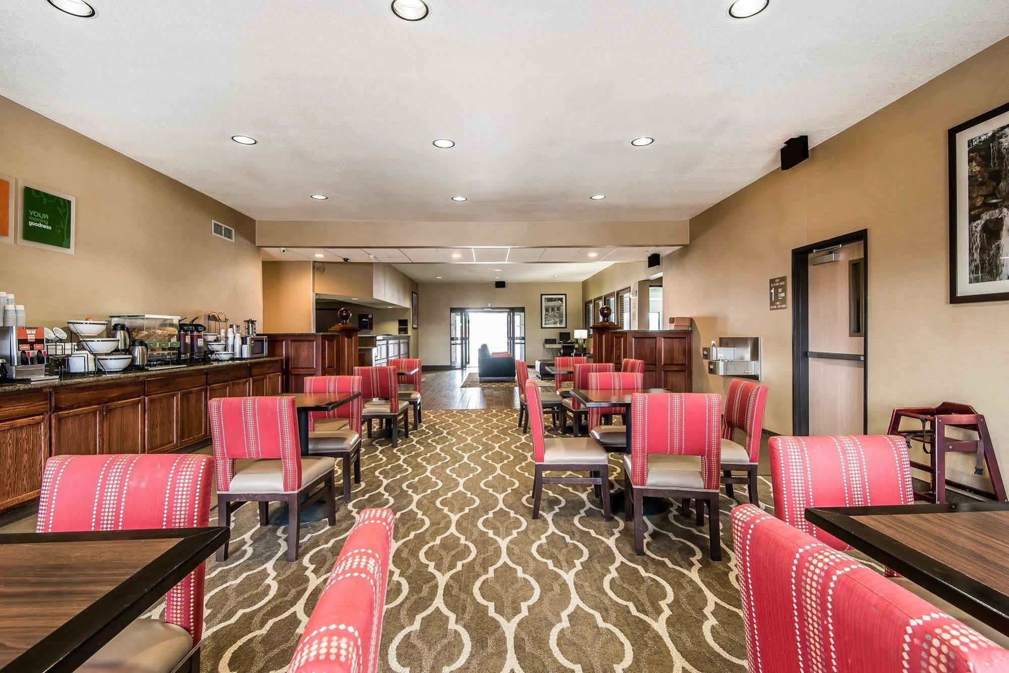 Quality Inn & Suites Bethany Buitenkant foto