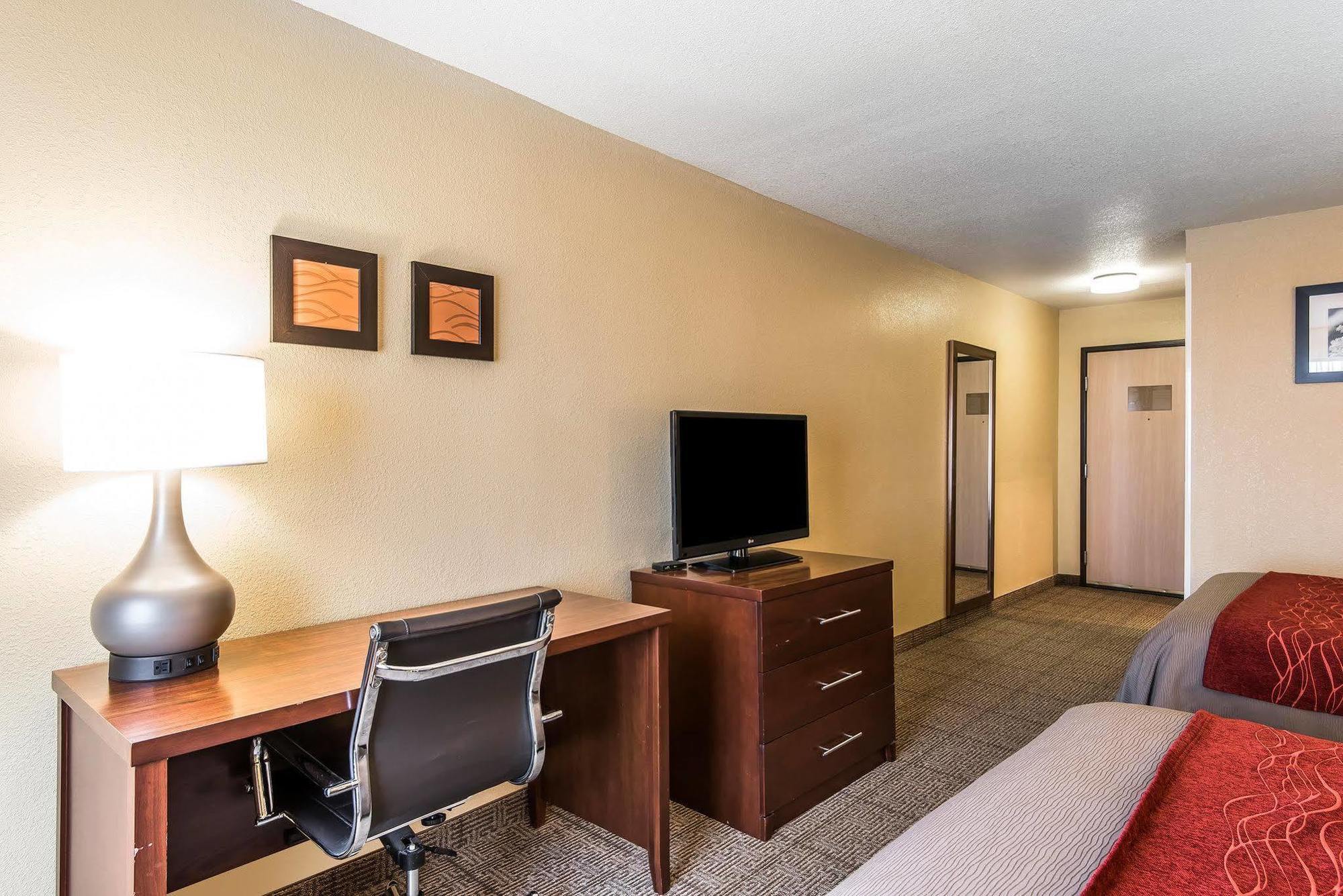 Quality Inn & Suites Bethany Buitenkant foto